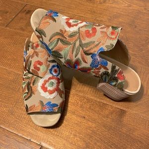 Lucky Brand Womens SZ 7.5 peep toe mule